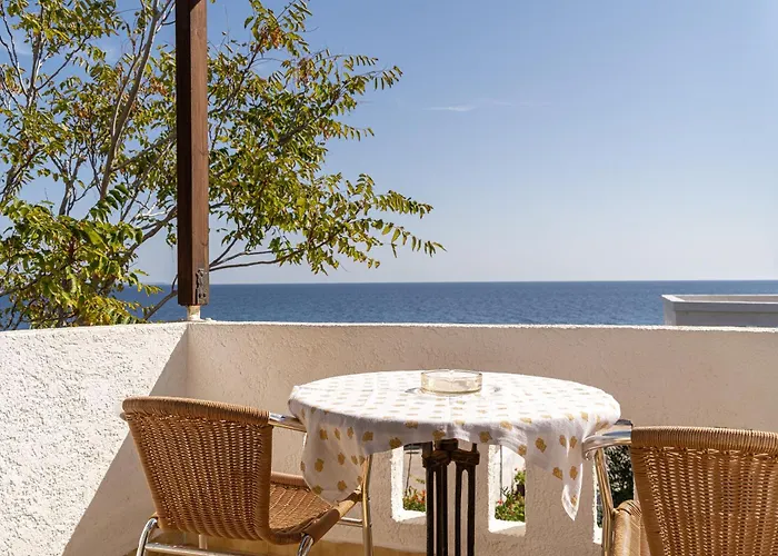 Akrotiri Apartments
