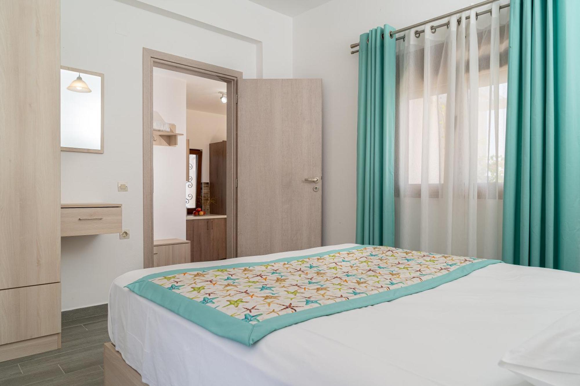 Akrotiri Apartment