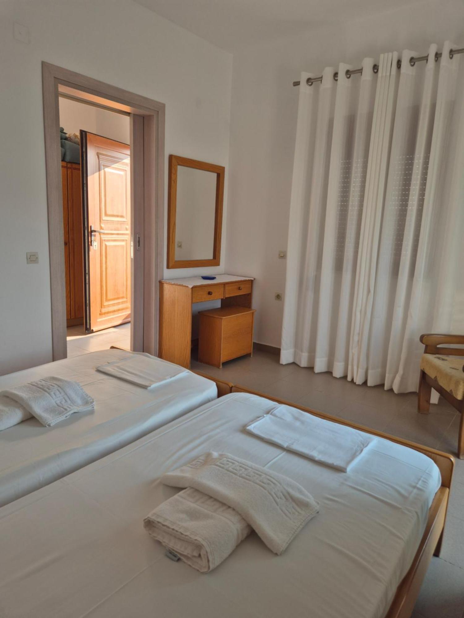 Akrotiri Apartment