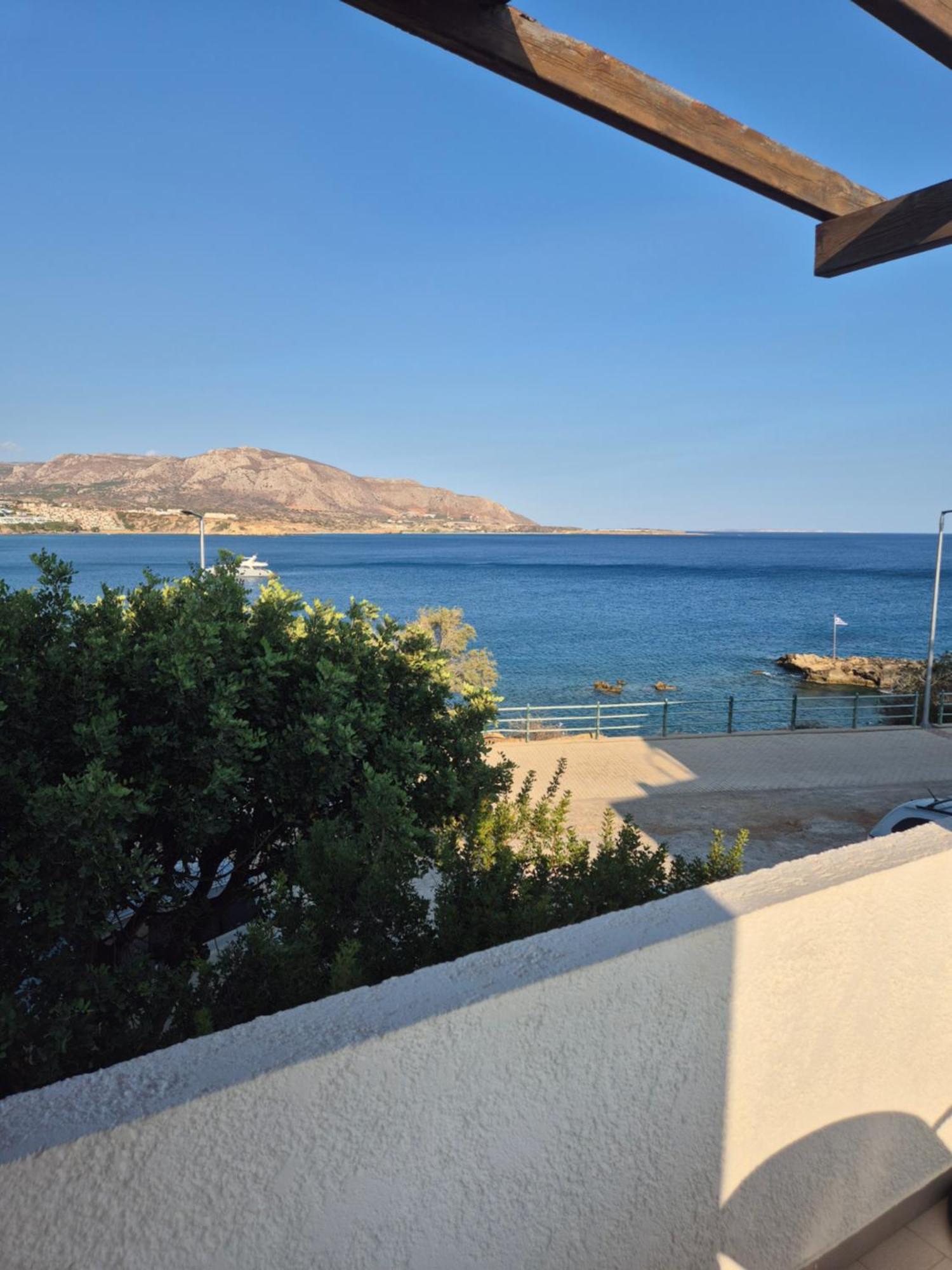 Akrotiri Apartment